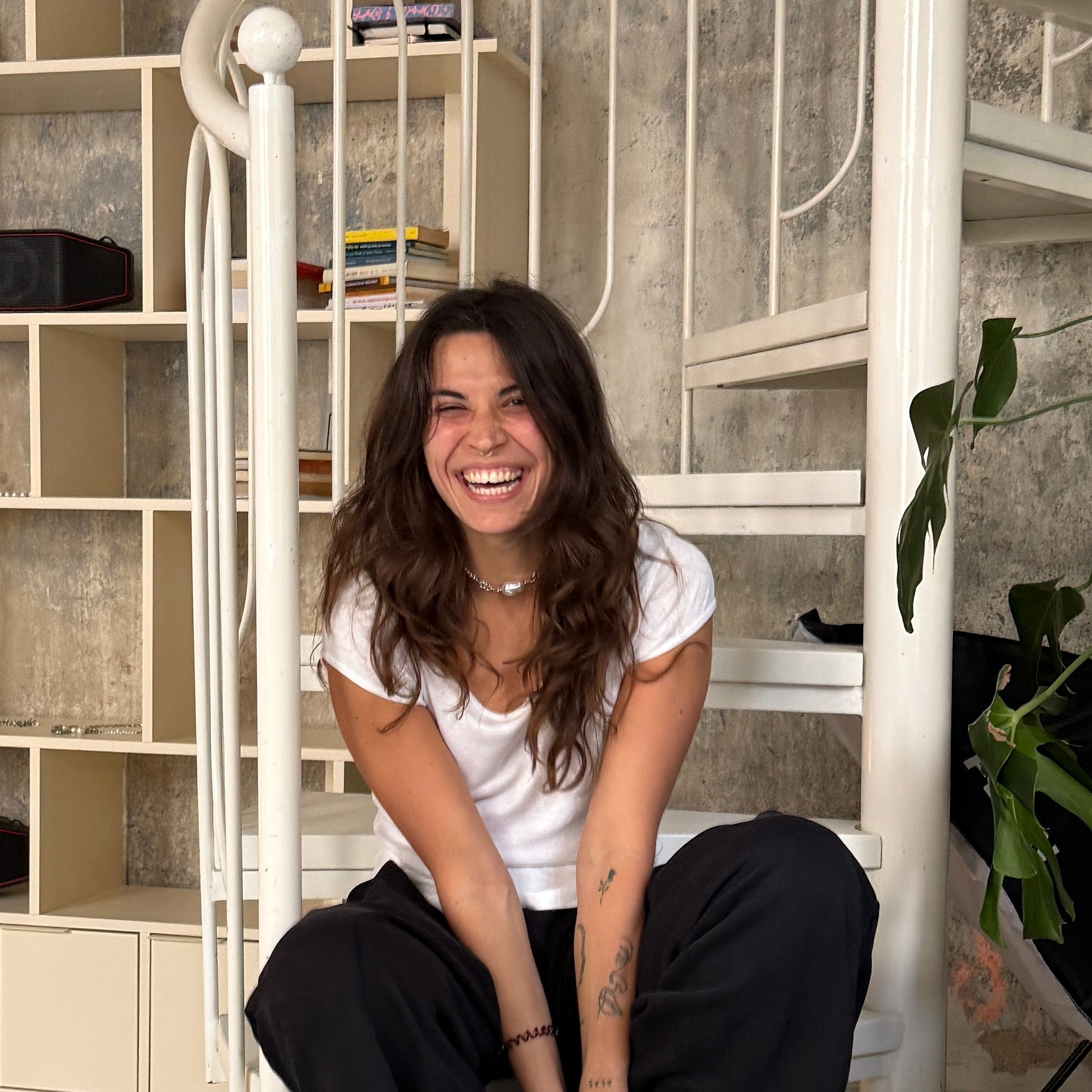 Metal Choker with Center Pearl