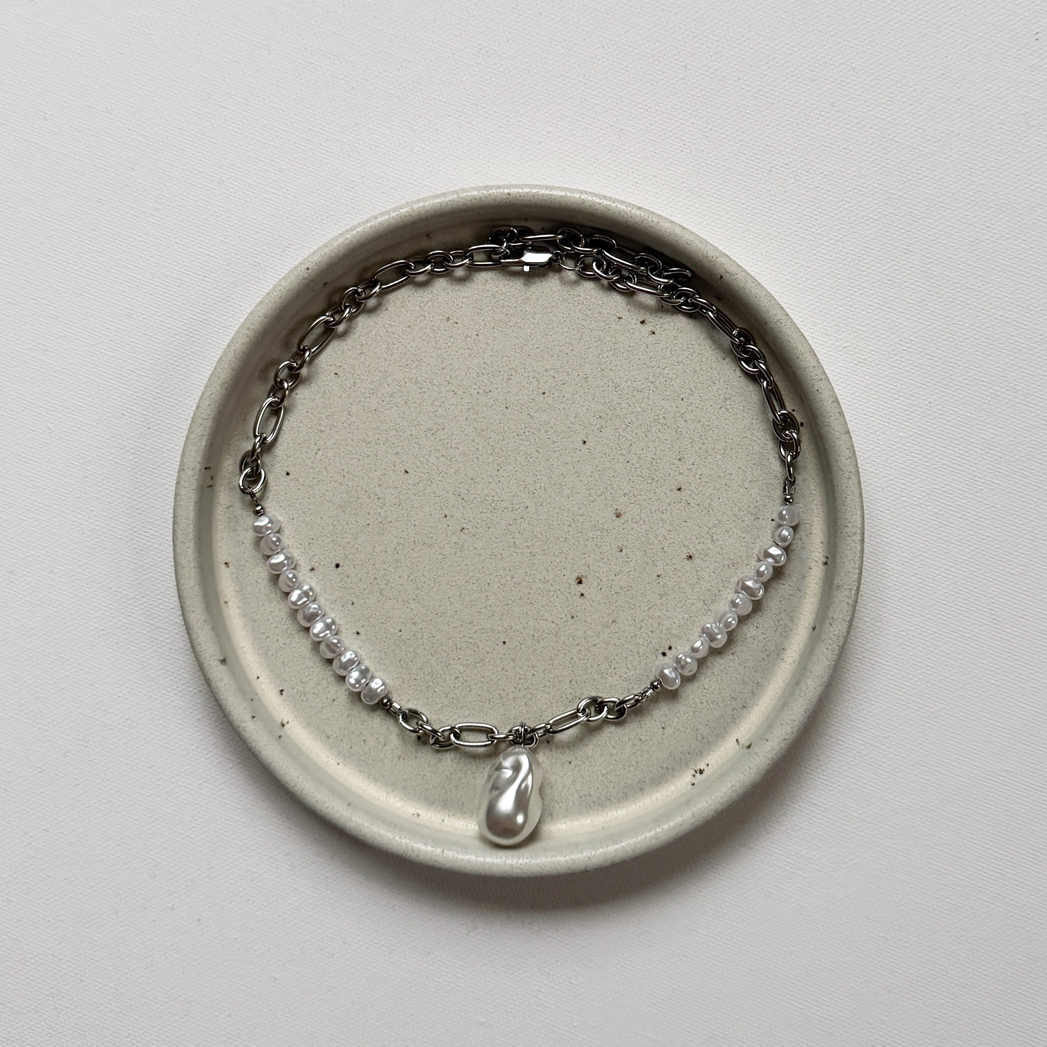 Metal Choker with Center Pendant