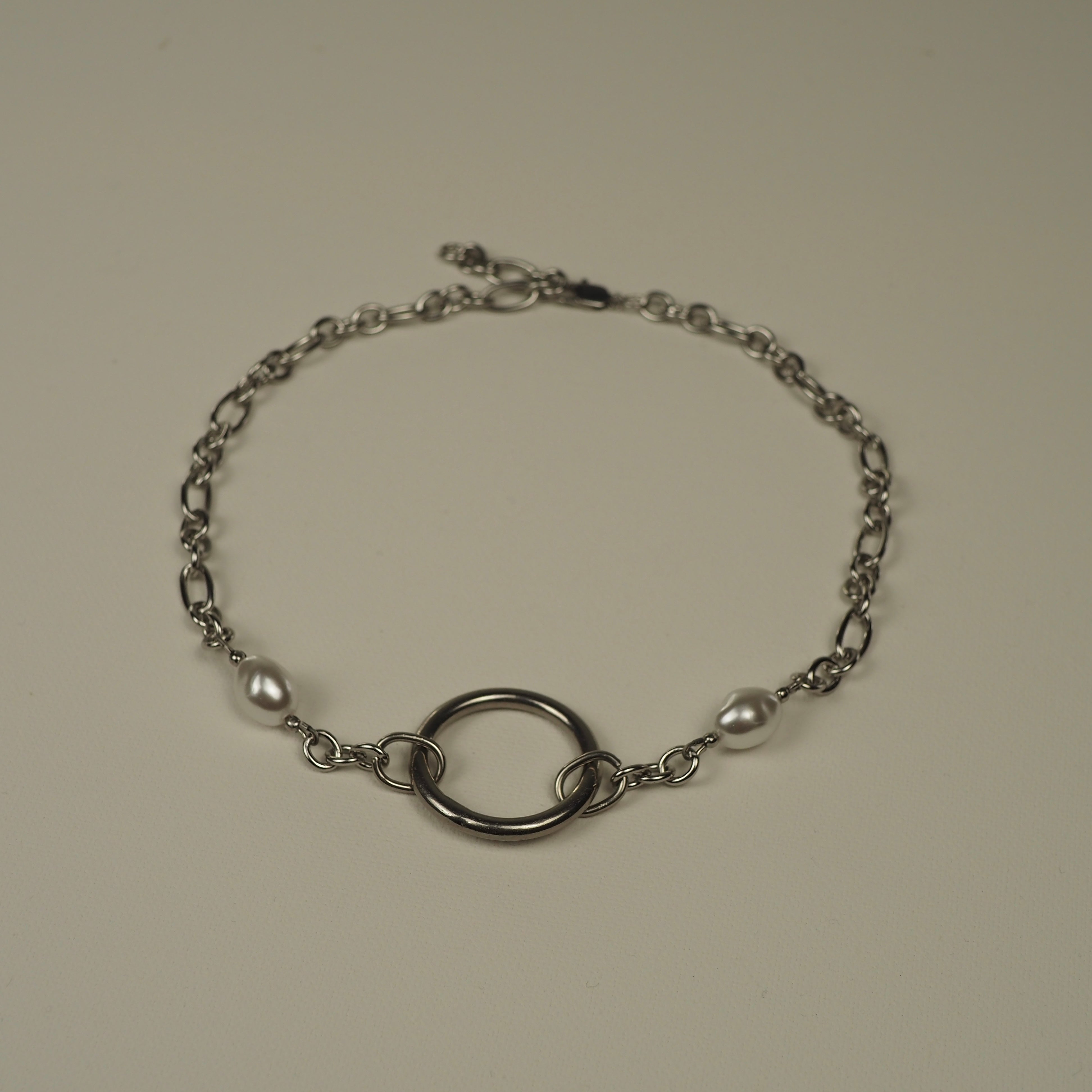 Metal Choker with Pearls & Center Ring